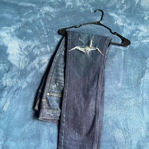 Dark blue distressed Jean